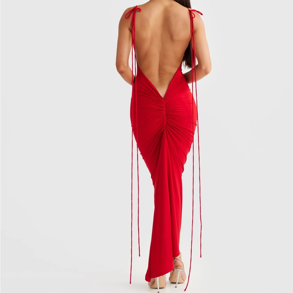 MELANI AZARI : Introducing the AZARI MIDI in RED